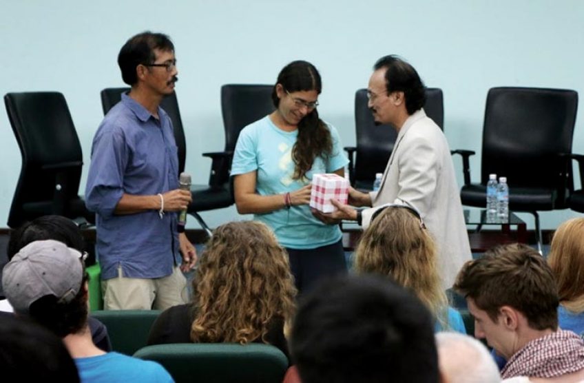 American Student Delegation Visits Tan Tao University Campus