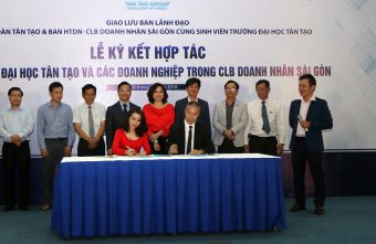 The signing ceremony of cooperation between Tan Tao University and enterprises in Saigon Entrepreneurs Club